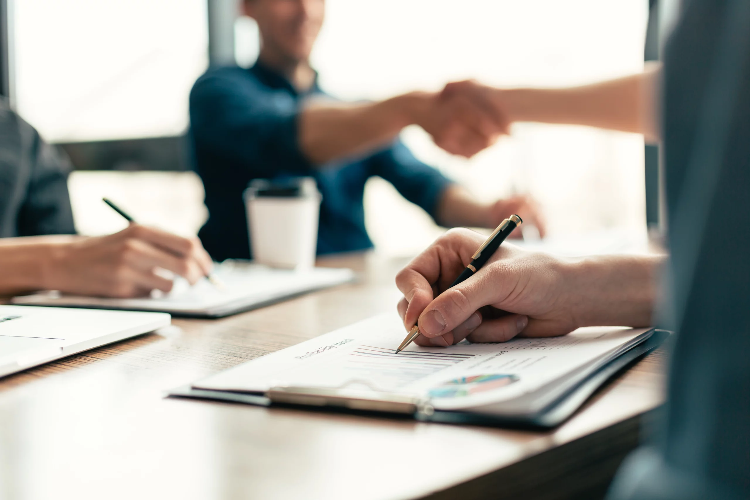 Réunion d’équipe pour un conseil en entreprise – Secouons Nos Pratiques